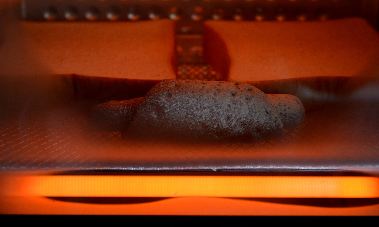 トーストスチーマーの水分が蒸発してパンに回ります