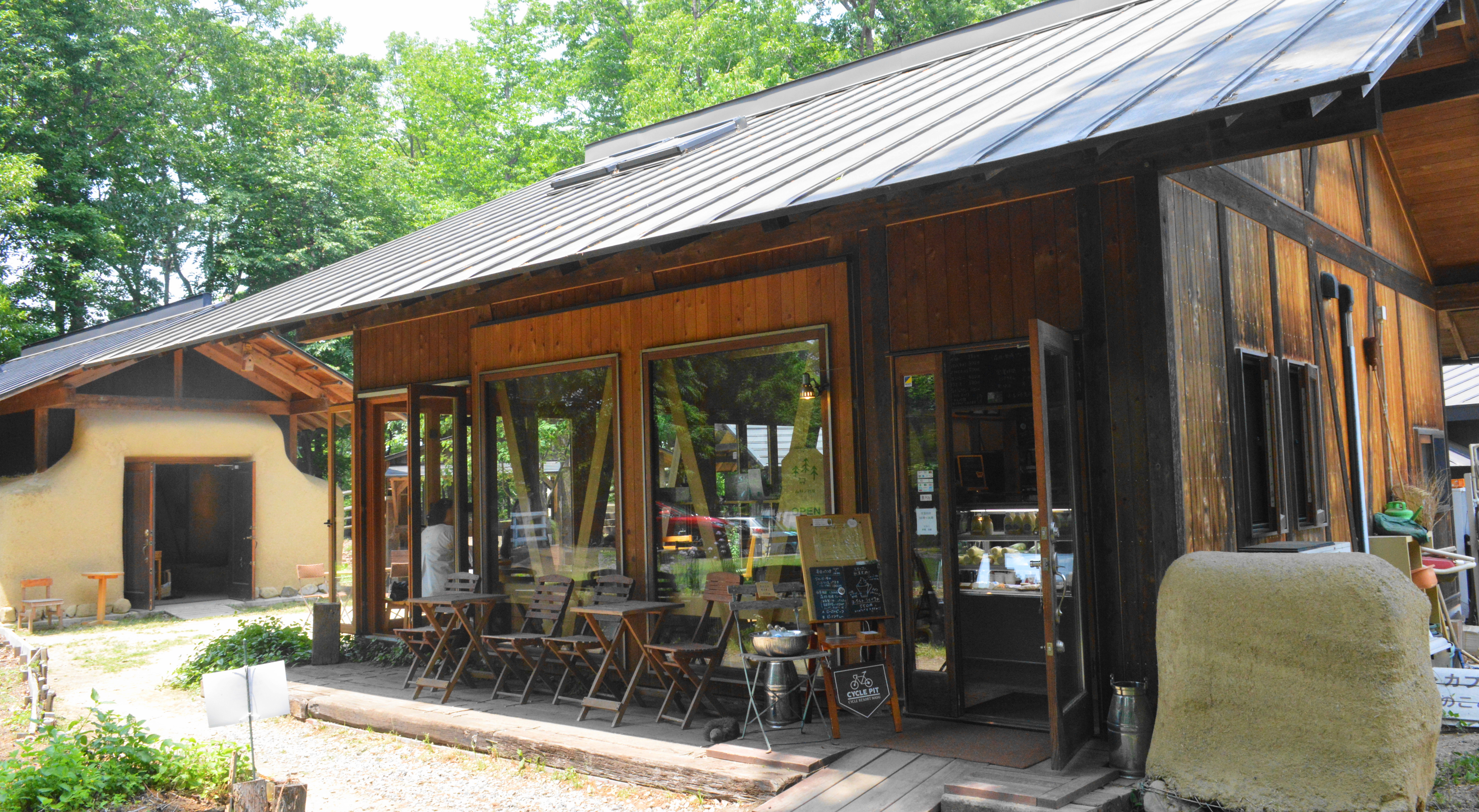 那須森林ノ牧場のオープンなカフェ