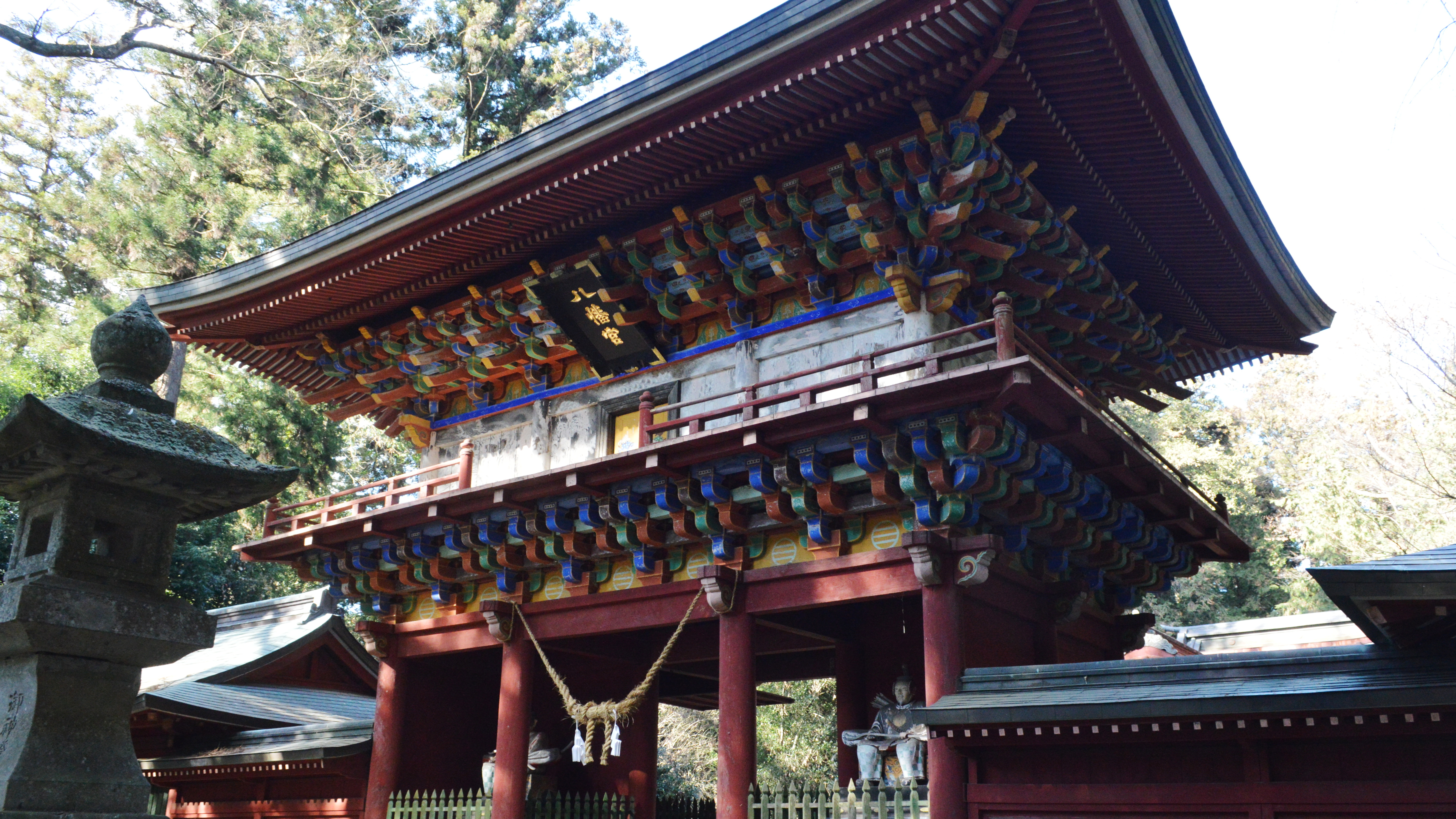 那須神社の彩り豊かな正門